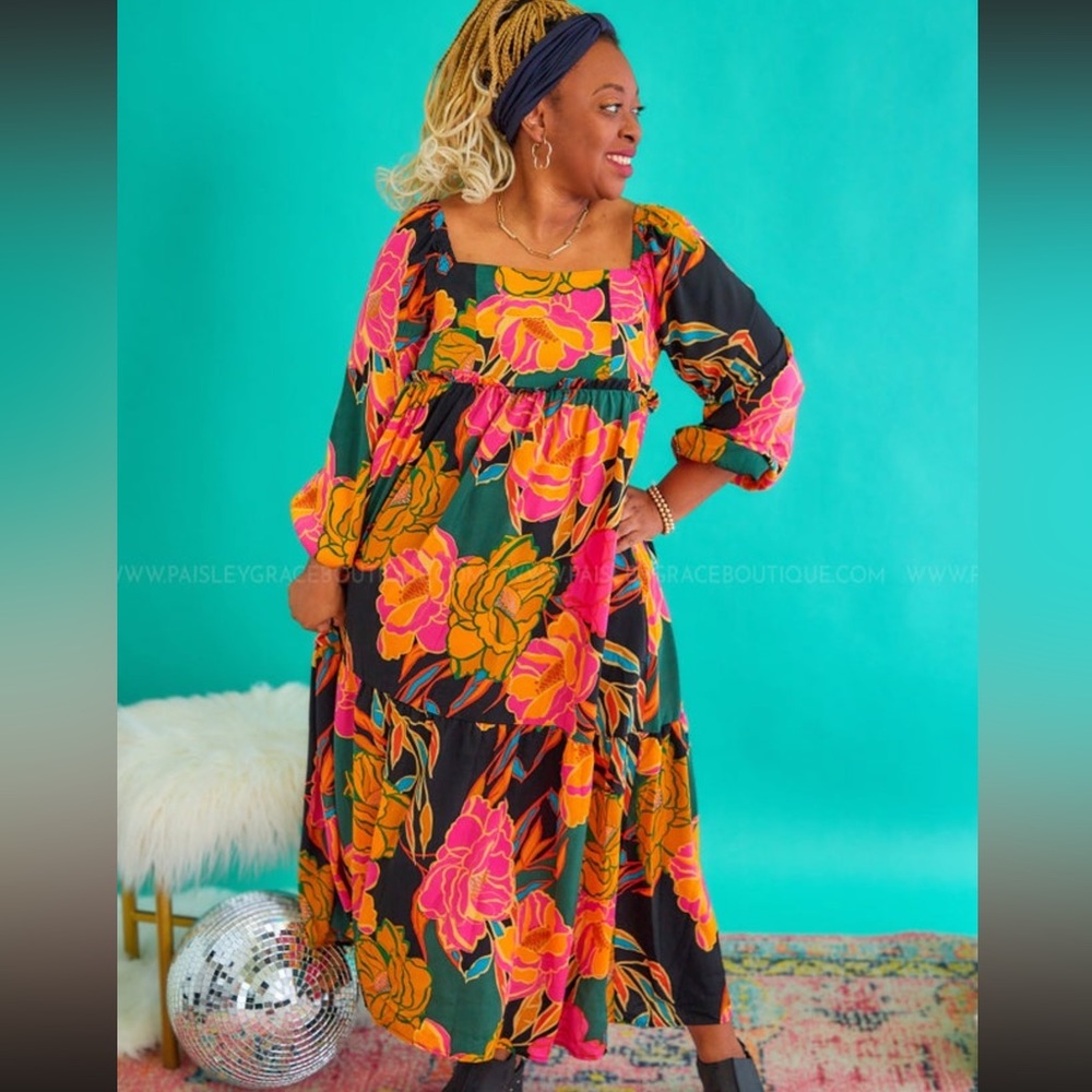 🦋NWT Boutique Oddy Bold Floral Print Maxi Dress